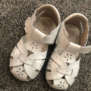 Pedi ped size 6 white sandals